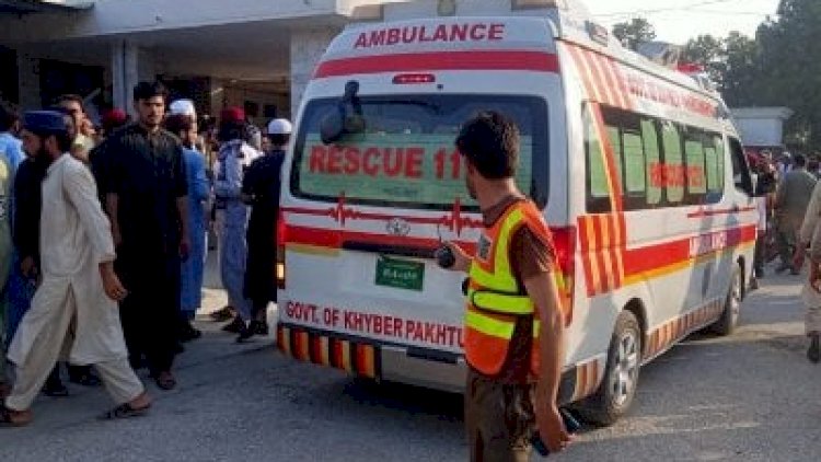    Pakistanda 2 partlayış, 27 ölü   