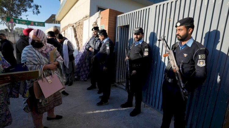    Pakistanda gərgin seçkilər: İnternet xidməti dayandırıldı    