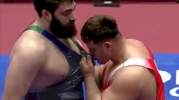    Azərbaycanlı rəqibini məğlub etdi, sonra bayrağımızı öpdü - Video   