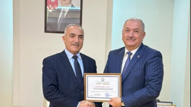    Əzizov bölmə müdirinin yubileyini təbrik etdi - FOTO   