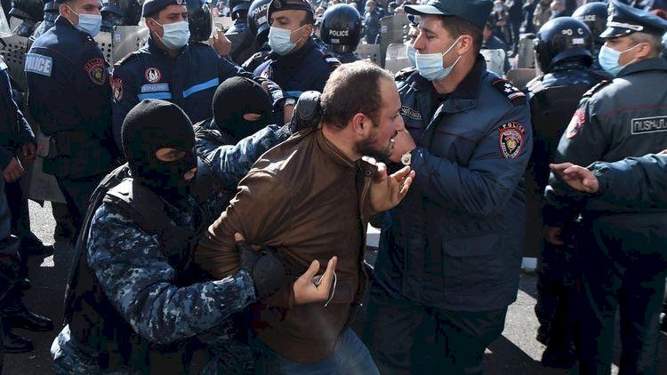    Ermənistan müxalifəti istefa tələbi ilə mitinqlərə başlayır    