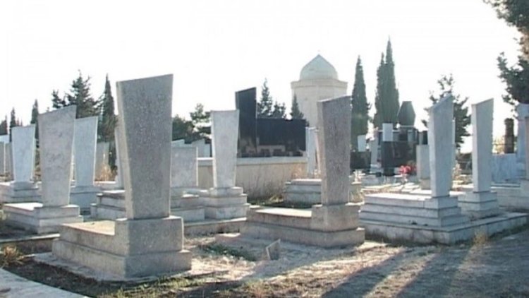    Qəbir yeri alınması yığışdırılır: Eyni forma, vahid qiymət... - Video   