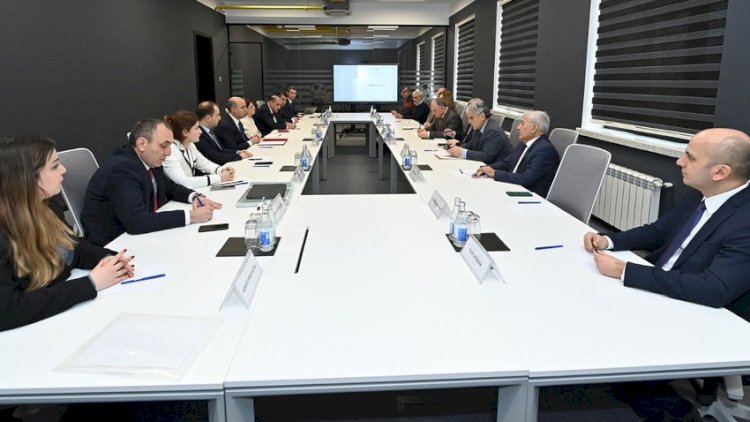    Qarabağ Universitetinə dair müzakirə aparıldı   