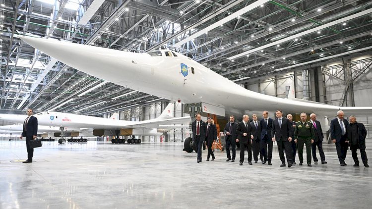    Putin yeni təyyarədə uçdu -  “Hərbi sirdir”   