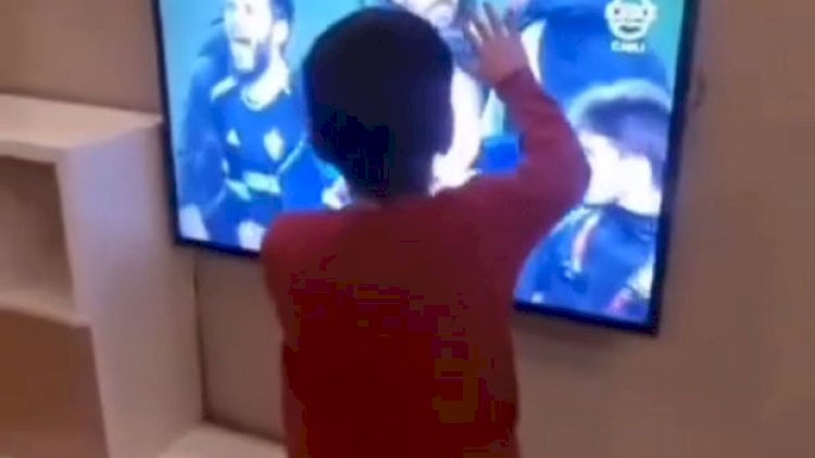    “Qarabağ”ın balaca azarkeşi danışdı - Foto   