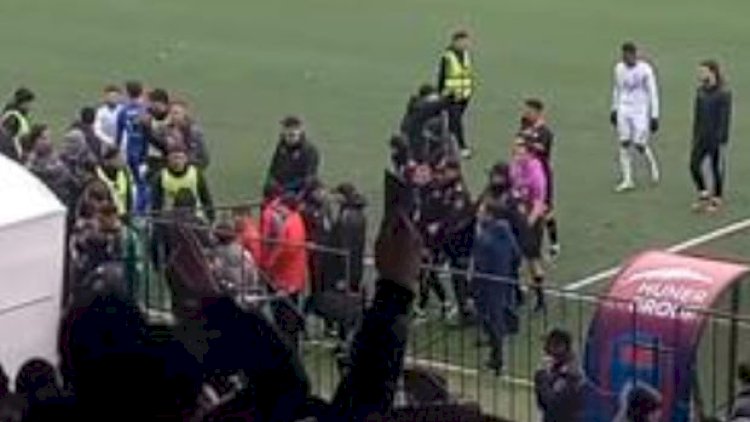    “Turan Tovuz” - ”Neftçi” matçında insident: Qara Qarayevi plastik qabla vurdular - Video   