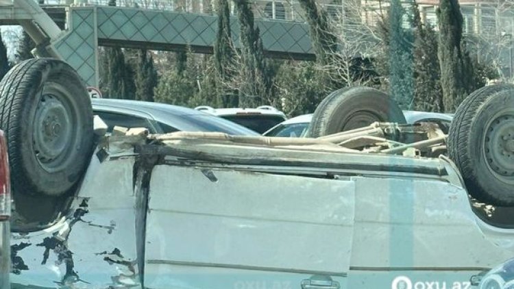    Bakıda zəncirvari qəzada üç avtomobil toqquşub, xəsarət alanlar var - FOTO   