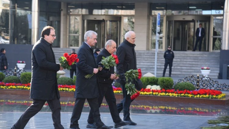    Dövlət rəsmiləri Xocalı soyqırımı abidəsini ziyarət etdi   