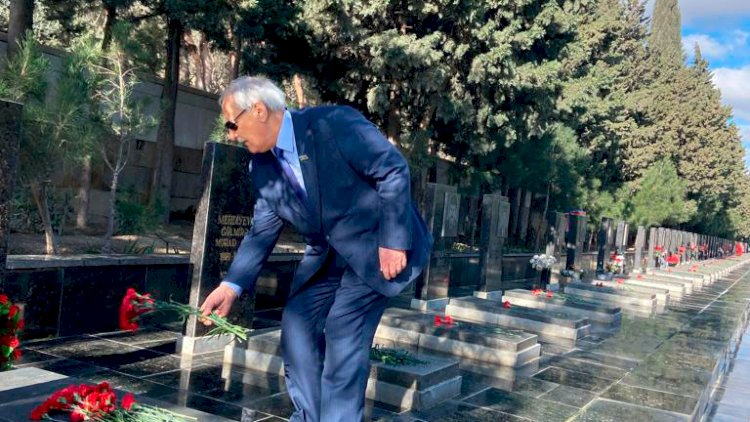    Deputat 3 və 5 yaşlı şəhid uşaqların məzarını ziyarət etdi - Foto   