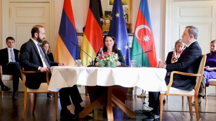   Berlin görüşü üçtərəfli formatda davam edir   