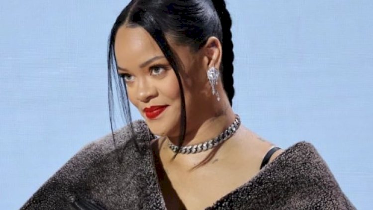    Rihannanın toy baqajı hamını maraqlandırdı   