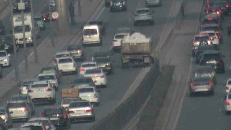    Bakıda yük maşını xarab oldu, tıxac yarandı   