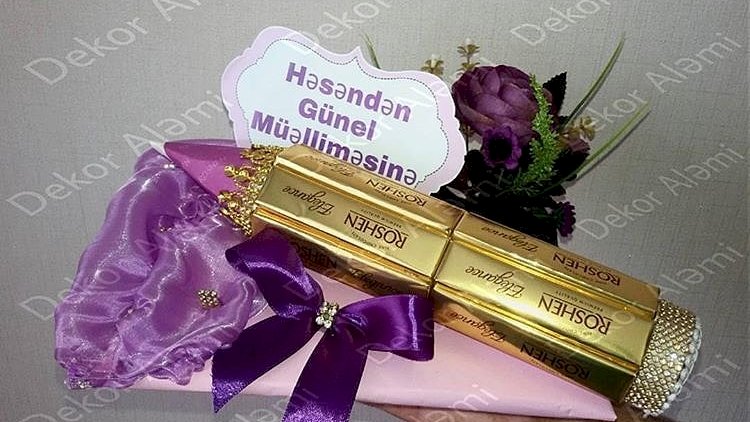    8 mart gəldi: Müəllimlərə hədiyyə alaq, almayaq?    