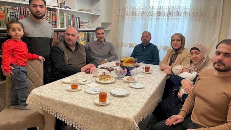    Azərbaycanda müəllimlər tələbələrin evinə qonaq getdilər - FOTOLAR    