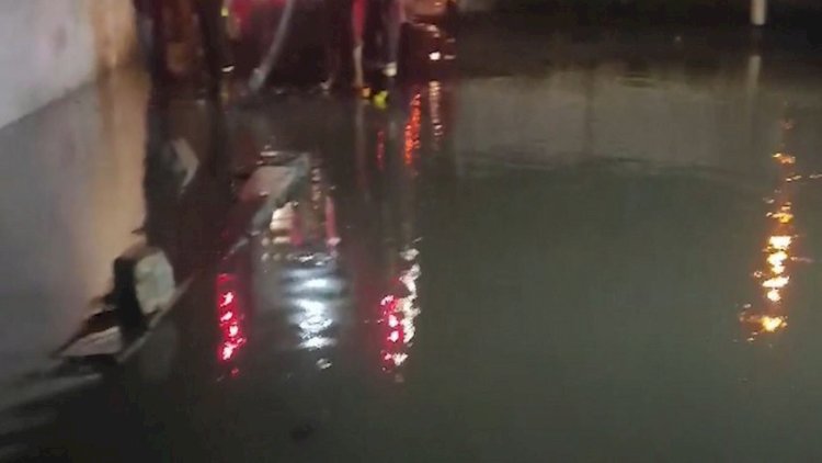    Qobustanda güclü yağış nəticəsində evi su basdı - Video   