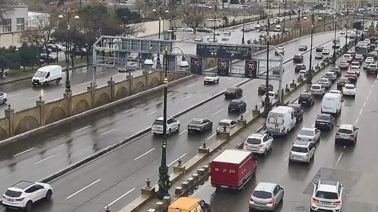    Bakının bu yollarında tıxac var - Siyahı   