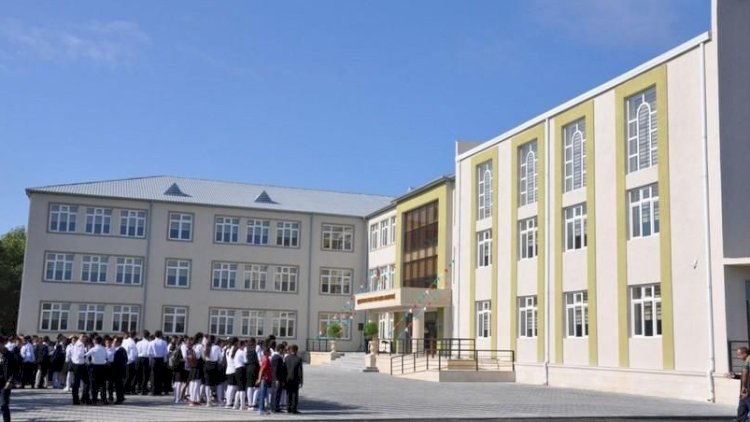    Bakıda məktəbli qızdan dəhşətli addım   