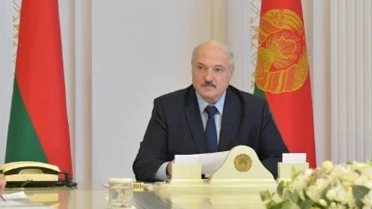    Lukaşenko kilsədə də özünə düşmən tapıb   