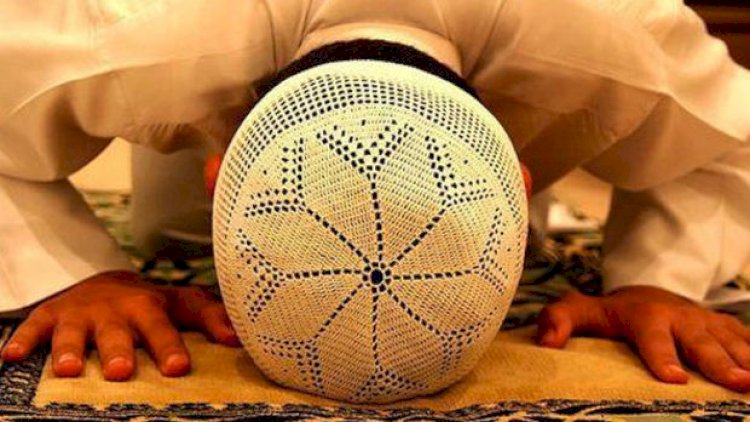    Namaz qılan, günahlarını təmizləyən sabiqlər - Eks-nazirlər, general, keçmiş başçılar...    