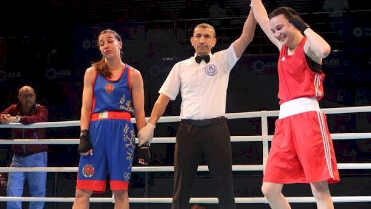    Azərbaycanın iki qadın boksçusu Bakıdakı turnirdə finala vəsiqə qazandı   