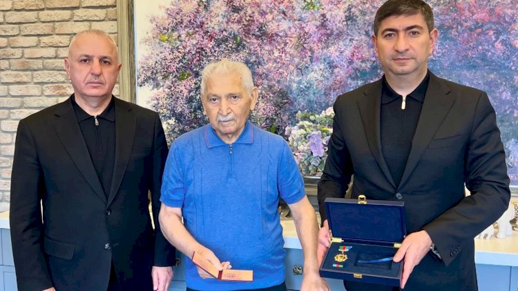    Prezident Cavanşir Qurbanovu təltif etdi - Fotolar/Video   