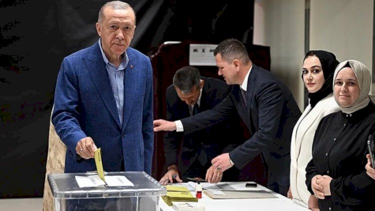    Ərdoğan bələdiyyə seçkilərində səs verdi   