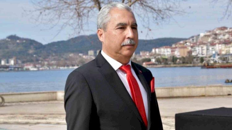    Türkiyədə namizəd seçki məntəqəsində öldü   