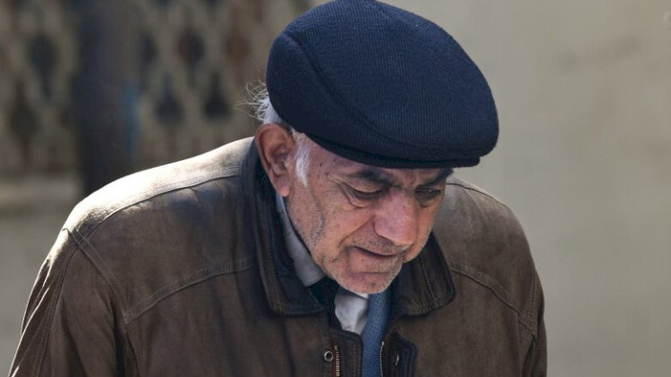    Küçəyə atılan professor üçotaqlı mənzilə yerləşdirildi    