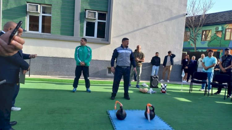    Azərbaycan pəhləvanı dünya rekordunu qırdı - FOTO    