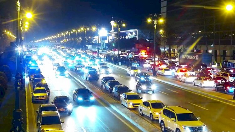    Bakıda iki avtomobil toqquşdu - Fotolar   