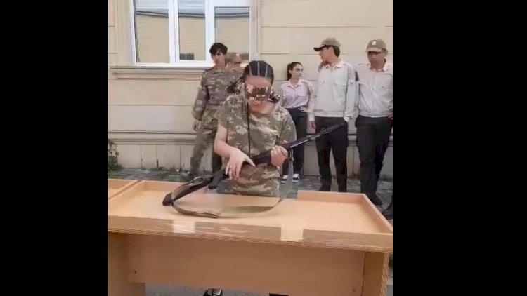    Bakıda məktəbli qızın hərəkəti gündəm oldu - Video   