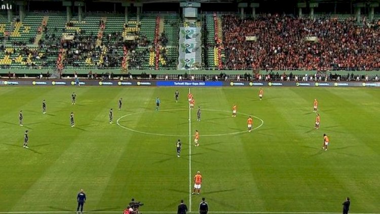    “Qalatasaray” 1-ci dəqiqədə qol vurdu, “Fənərbağça” meydanı tərk etdi   
