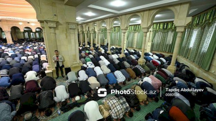    Bakıda bayram namazı qılındı   