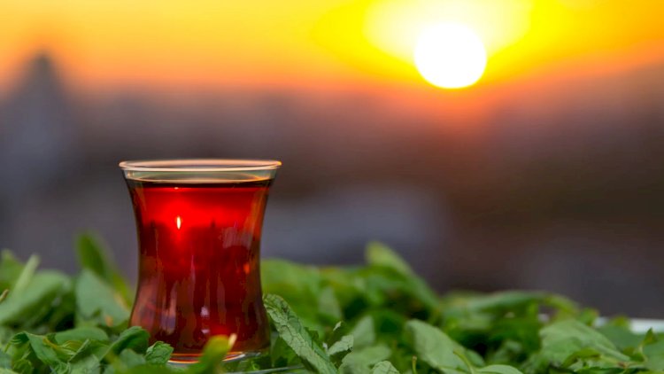    Çay içərkən bu səhvə yol verməyin!    