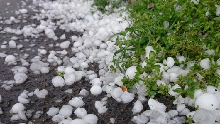    DİQQƏT! Hava şəraiti ilə bağlı   XƏRƏRDARLIQ - Şimşək çaxacaq, dolu düşəcək
