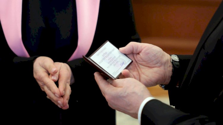    Putinə prezident mandatı təqdim edildi - FOTO    