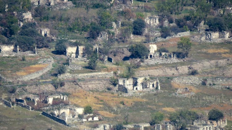    Aşağı Əskipara sakini: “Qanadım olsa, ora uça-uça qayıdaram”    