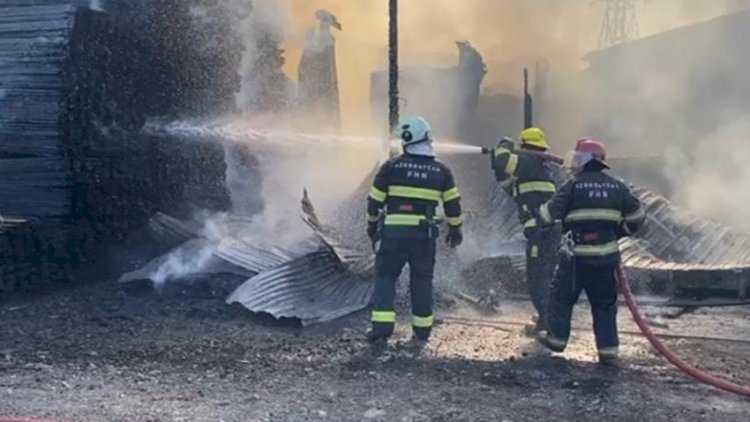    Bakıda taxta bazarı yanır, mübarizə tədbirləri davam etdirilir   