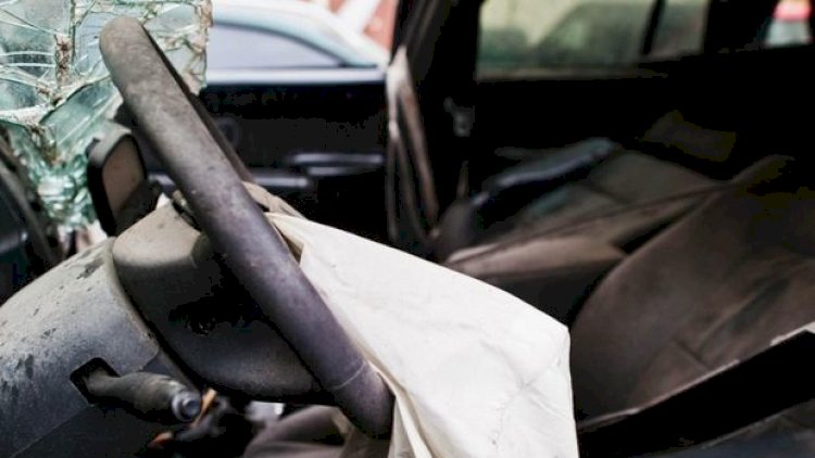    Oğuzda avtomobil dirəyə çırpıldı:   Xəsarət alanlar var