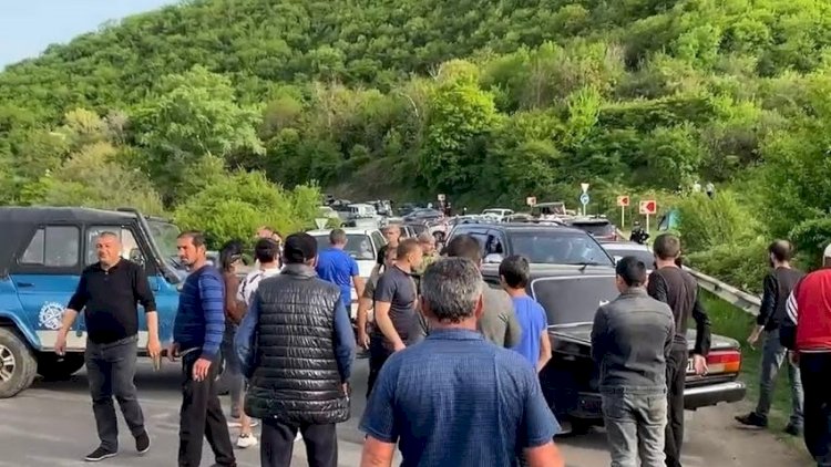    Etiraz aksiyasında iştirak edən erməni deputatlar saxlanıldı   
