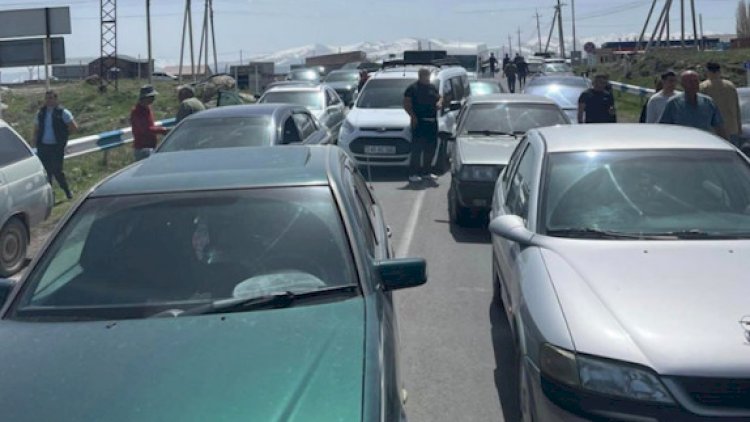    Ermənistanda kəndlərin qaytarılmasına etiraz: Yolu bağladılar   