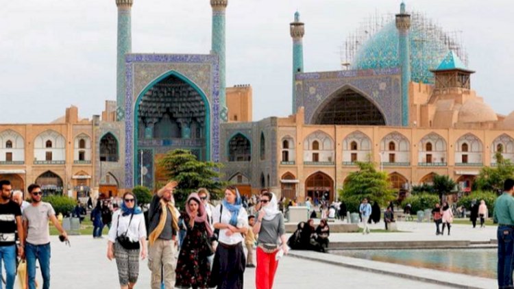    İrana gedən turistlərin neçə faizi azərbaycanlılardır?   