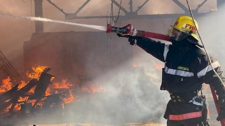   Sumqayıtda zavodda yanğın: FHN əməkdaşı xəsarət aldı    