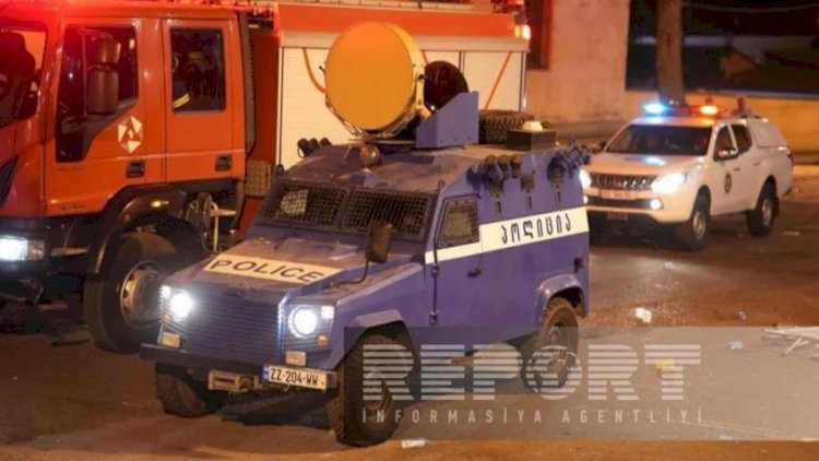    Gürcüstan polisi və xüsusi təyinatlıları parlamentin bütün girişlərini tərk etdi   