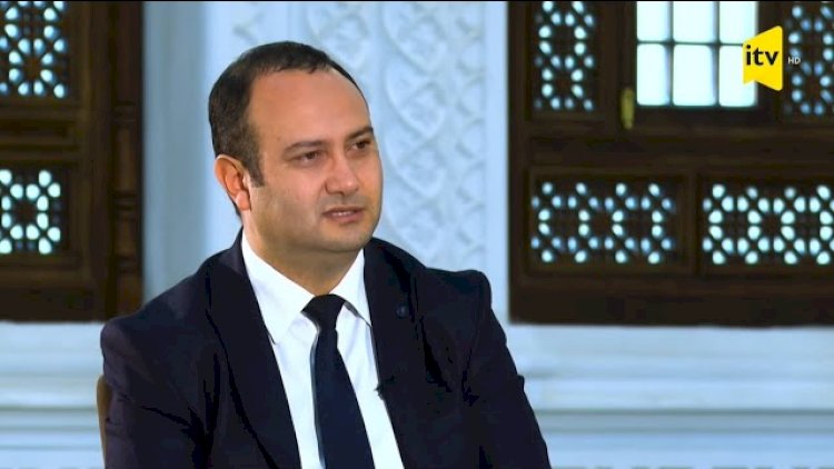    Azərbaycanda ilk: Rektor tələbənin evinə qonaq getdi - FOTO   