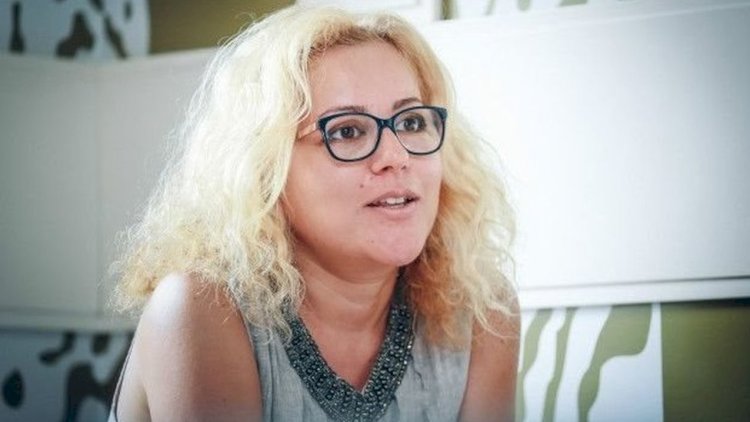    “İnsanlar elə bilirdi məni kimsə saxlayır... ” - Nigar Köçərli   