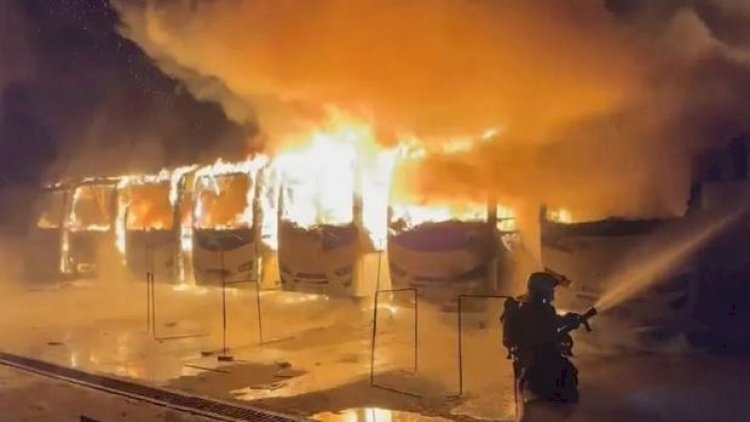    Türkiyədə yanğın: 15 avtobus külə döndü - Fotolar   