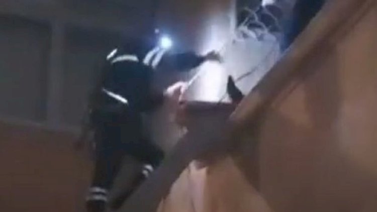    Bakıda beşinci mərtəbədən yıxılan qadın sağ qaldı - VİDEO    