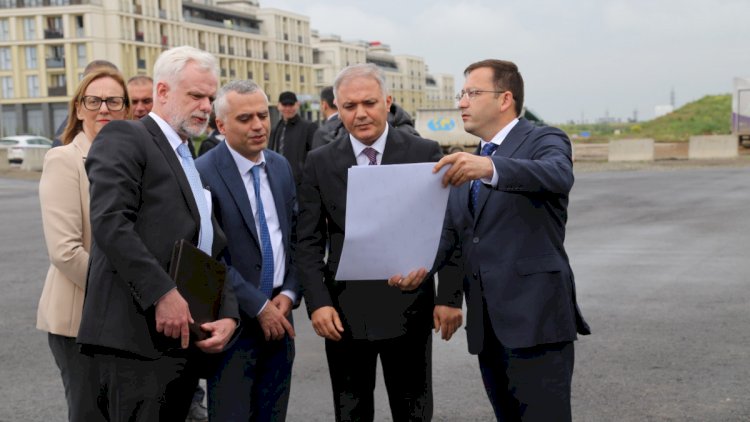    Füzuliyə gedən ABŞ səfiri dağıntıların miqyasından təsirlənib   