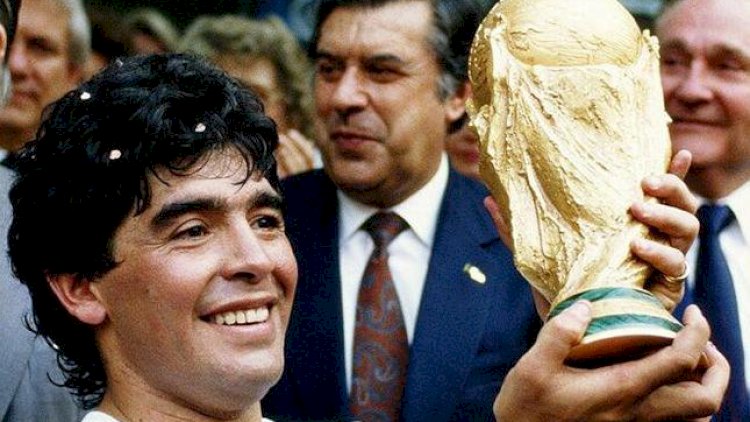    Maradonanın “Qızıl top”u hərraca çıxarılır    